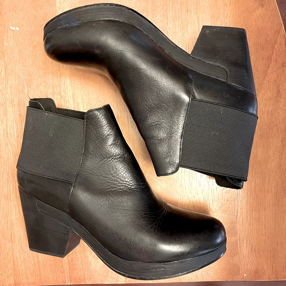 Eileen Fisher Shoes - Eileen Fisher elegant black booties♥️ Size 71/2